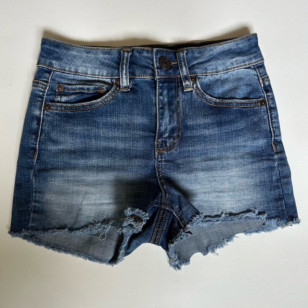 𝐈𝐧𝐝𝐢𝐠𝐨 𝐑𝐞𝐢𝐧 • fringe cut shorts